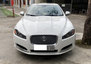 Jaguar XF 2012 - Màu trắng Ngọc Trinh