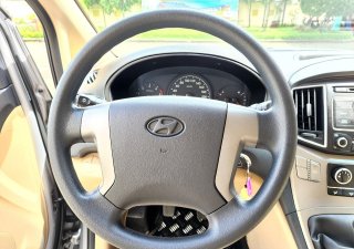 Hyundai Starex 2018 - Máy dầu 9 chỗ - Bảo hiểm 2 chiều, nệm da, camera de. Xe nhà trùm mền không chạy còn mới tinh