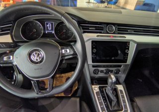 Volkswagen Passat BlueMotion 2019 - 2 chiếc Volkswagen Passat (1 lướt, 1 chưa lăn bánh)
