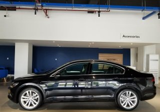 Volkswagen Passat BlueMotion 2019 - 2 chiếc Volkswagen Passat (1 lướt, 1 chưa lăn bánh)