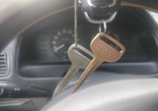 Toyota Corolla 2000 - 2 chìa zin có khoá khiển cửa từ xa