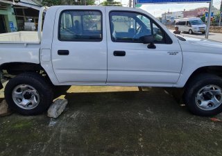 Toyota Hilux 2005 - Màu trắng, nhập khẩu chính chủ giá ưu đãi