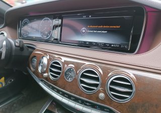 Mercedes-Benz 2016 - Màu trắng, nội thất nâu vân gỗ quý phái