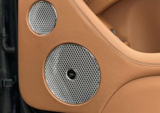 Bentley Bentayga 2021 - Màu đen, nhập khẩu nguyên chiếc