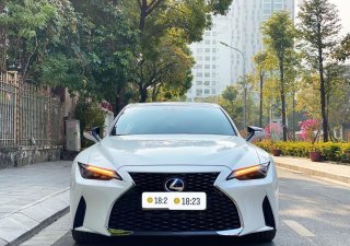 Lexus IS 300 2021 - Xe màu trắng, xe nhập