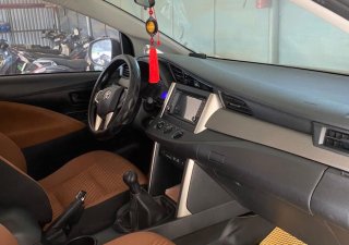 Toyota Innova 2018 - Xe màu xám