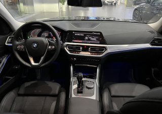 BMW 320i 2022 - [Xế  xịn - Tết sang] Sẵn màu trắng + Bộ quà tặng + phụ kiện cao cấp + Bảo hiểm. LH hotline nhận báo giá cạnh tranh nhất