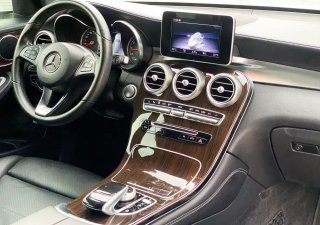 Mercedes-Benz GLC 200 2019 - Chạy 2.8v km