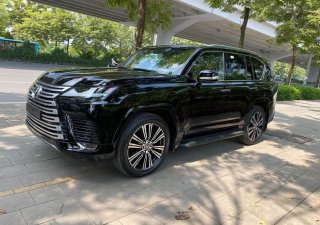 Lexus LX 600 2022 - Phiên bản 8 chỗ màu đen, nội thất da bò, sẵn giao ngay toàn quốc