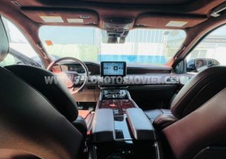 Lincoln Navigator 2020 - Màu đen, xe nhập số tự động