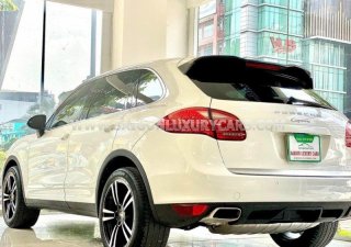 Porsche Cayenne S 2011 - Ngoại thất màu trắng sang trọng