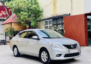 Nissan Sunny 2013 - Màu bạc, odo 86.000km