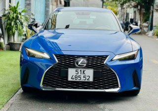 Lexus IS 300 2022 - Màu xanh, giá cạnh tranh