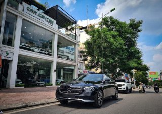 Mercedes-Benz E180 2022 - Xe màu đen