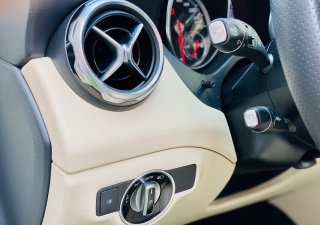 Mercedes-Benz GLA 200 2017 - Xe màu trắng