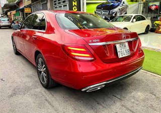 Mercedes-Benz E180 2020 - Xe màu đỏ