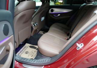 Mercedes-Benz E180 2020 - Xe màu đỏ