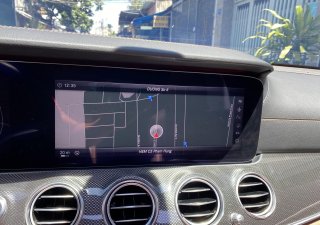Mercedes-Benz E300 2016 - xe màu trắng