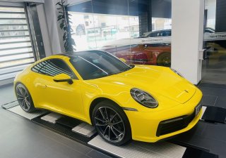 Porsche 911 2021 - Xe màu vàng