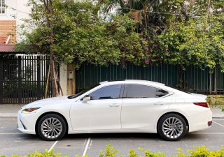 Lexus ES 250 2021 - Biển thành phố