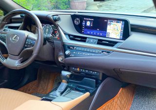 Lexus ES 250 2021 - Biển thành phố