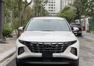Hyundai Tucson 2022 - Màu trắng, biển Sài Gòn