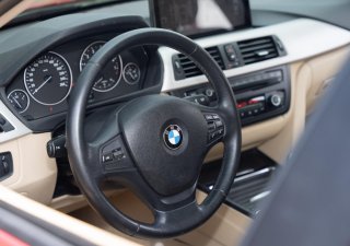 BMW 320i 2013 - Xe còn mới, giá tốt 550tr