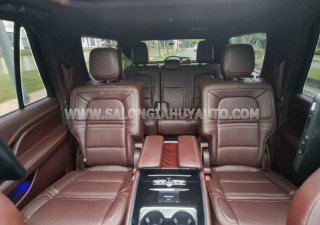 Lincoln Navigator 2021 - Màu đỏ nội thất nâu