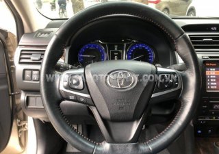Toyota Camry 2017 - Màu vàng cát, chính chủ đi ít