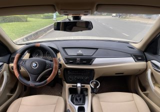 BMW X1 2011 - Màu trắng kem loại full đồ chơi nhà mua mới, một đời trùm mền ít đi xe vào rất nhiều đồ chơi