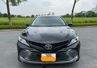 Toyota Camry 2021 - Màu đen, xe nhập