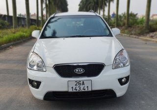 Kia Carens 2011 - Xe màu trắng