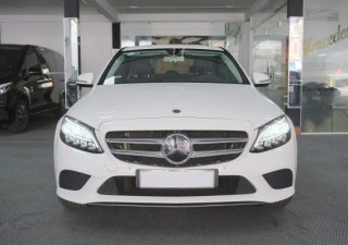Mercedes-Benz C180 2020 - Màu trắng, nội thất đen