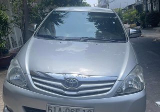 Toyota Innova 2011 - Màu bạc xe gia đình