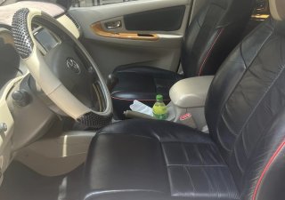 Toyota Innova 2011 - Màu bạc xe gia đình
