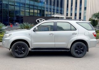Toyota Fortuner 2010 - Màu bạc xe gia đình, giá chỉ 460 triệu