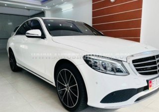 Mercedes-Benz C200 2020 - Xe màu trắng  