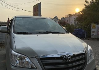 Toyota Innova E 2015 - Cần bán xe Toyota Innova E 2015, màu bạc