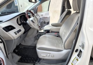 Toyota Sienna 2014 - 1 đời chủ - Xe nhà trùm mền không chạy còn mới tinh - Toàn bộ còn zin theo xe