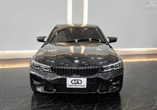 BMW 330i 2019 - Màu đen, nội thất kem