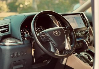 Toyota Alphard 2021 - Màu trắng, nội thất kem (siêu hiếm)
