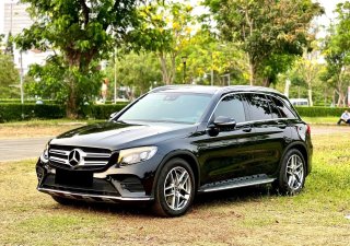 Mercedes-Benz GLC 300 2019 - Màu đen, bảo dưỡng chính hãng
