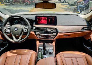 BMW 520i 2021 - Màu trắng, siêu lướt 17.000km