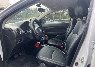 Mitsubishi Attrage 2021 - Màu trắng