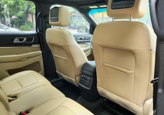 Ford Explorer 2016 - Màu trắng, nội thất kem