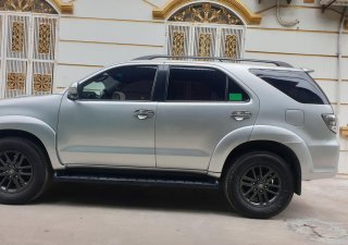 Toyota Fortuner 2015 - Bán Fortuner máy dầu số sàn đk 2015 chính chủ từ đầu.