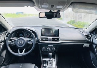 Mazda 3 2019 - Màu đỏ, nội thất đen