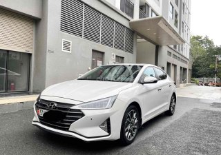 Hyundai Elantra 2019 -  Cần bán gấp Hyundai Elantra 2.0 2019 một chủ, biển TP.HCM