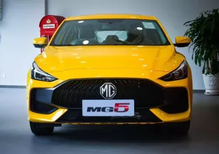 MG MG5 STD, LUX 2023 - Bán MG5 2023 Vàng, trả trước chỉ 80 triệu
