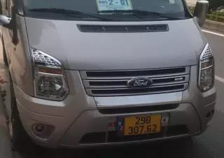 Ford Transit 2018 - Tư nhân bán 02 xe Ford Transit bản trung màu bạc tháng 9/2018 và màu đen tháng 5/2020.